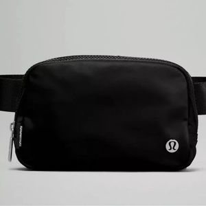 Lululemon Everywhere Belt Bag